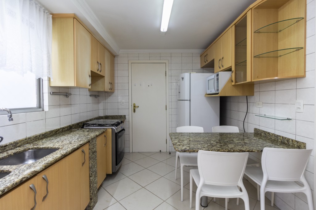 Apartamento para locacao no Ahu em Curitiba com 134,1m² por R$ 3.520,00