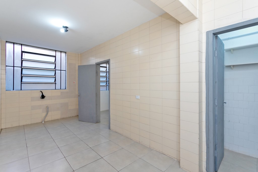 Apartamento para locacao no Centro em Curitiba com 150,85m² por R$ 2.640,00