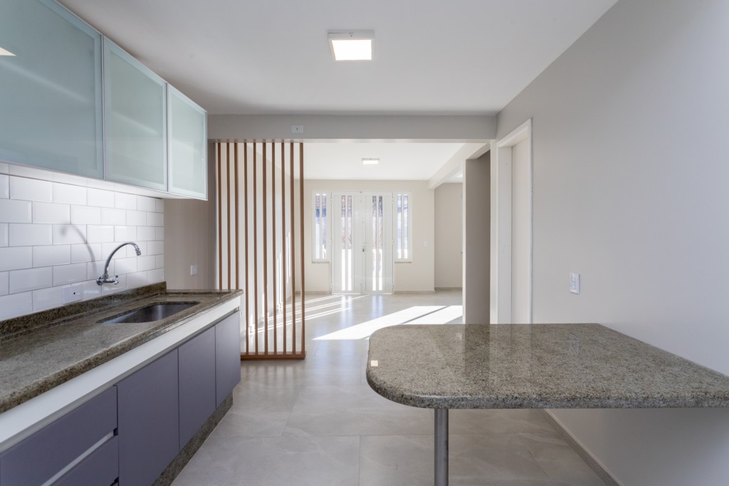 Casa Residencial para locacao no Ahu em Curitiba com 146,42m² por R$ 4.950,00