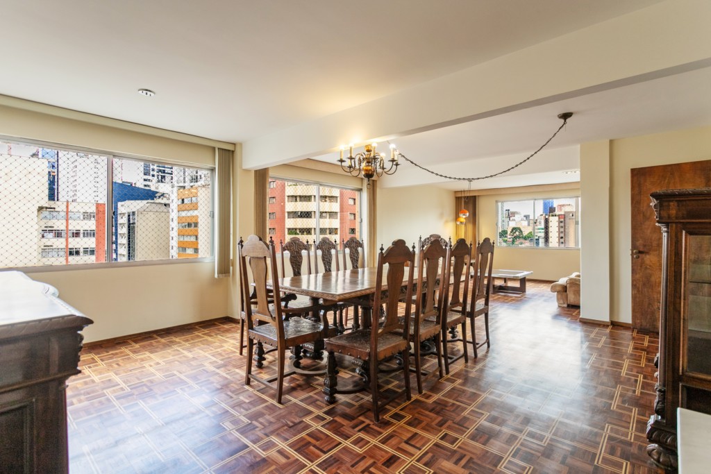 Apartamento para locacao no Centro em Curitiba com 282,99m² por R$ 5.390,00