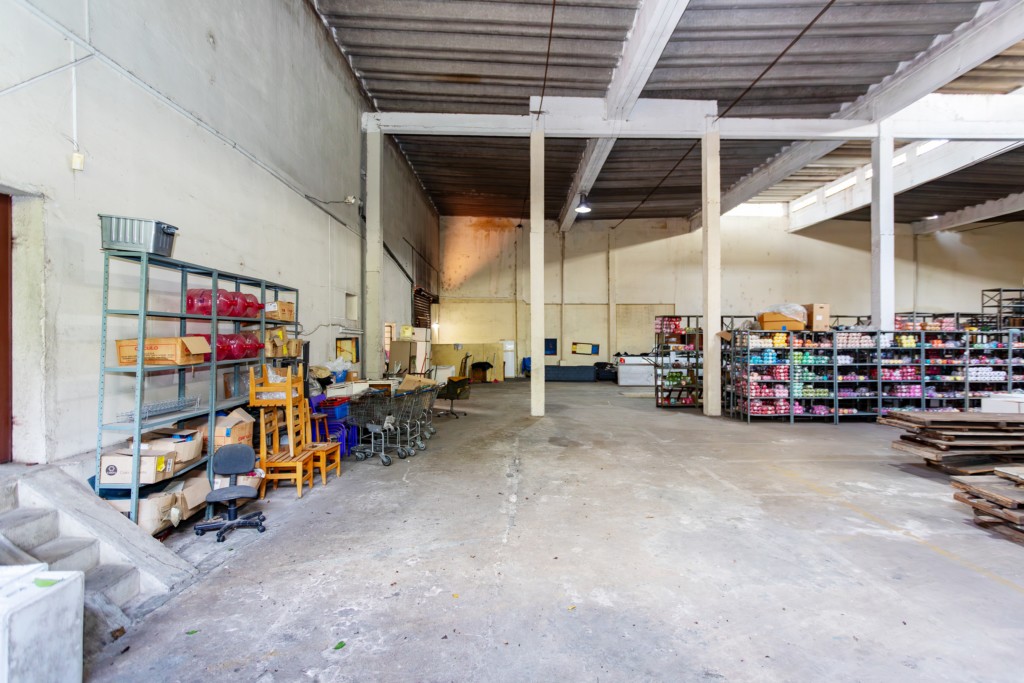 Barracão_galpão para locacao no Agua Verde em Curitiba com 704,4m² por R$ 22.000,00