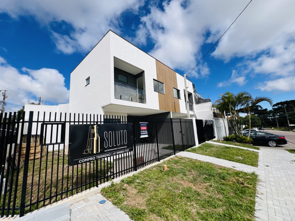 Sobrado para venda no Pinheirinho em Curitiba com 297,5m² por R$ 499.000,00