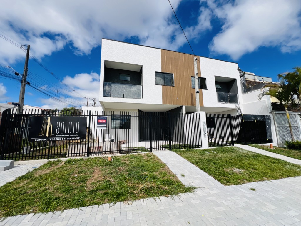 Sobrado para venda no Pinheirinho em Curitiba com 297,5m² por R$ 499.000,00