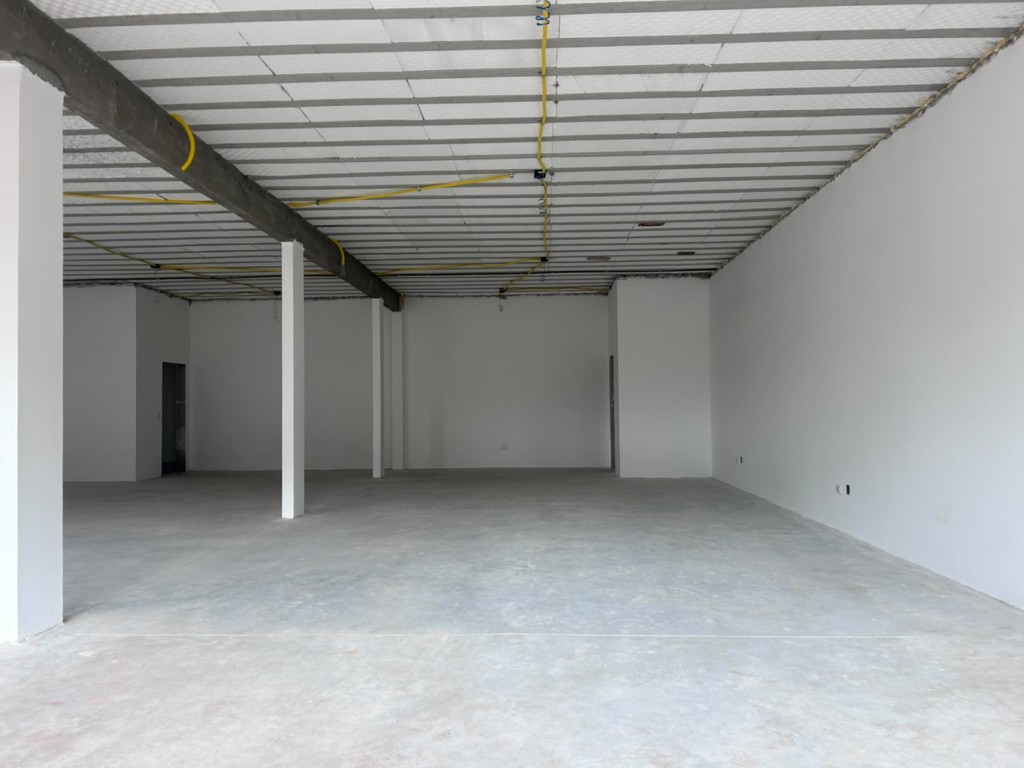 Loja para locacao no Centro em Araucaria com 100m² por R$ 8.800,00