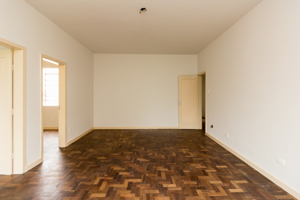 Apartamento para locacao no Centro em Curitiba com 144,08m² por R$ 2.530,00