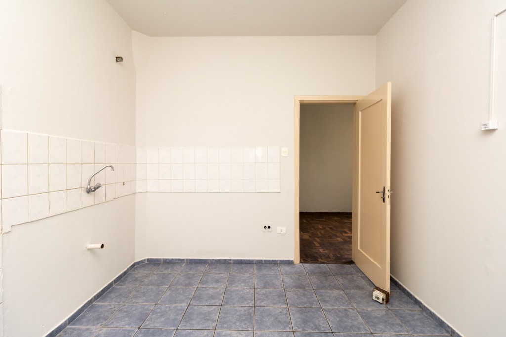 Apartamento para locacao no Centro em Curitiba com 144,08m² por R$ 2.530,00