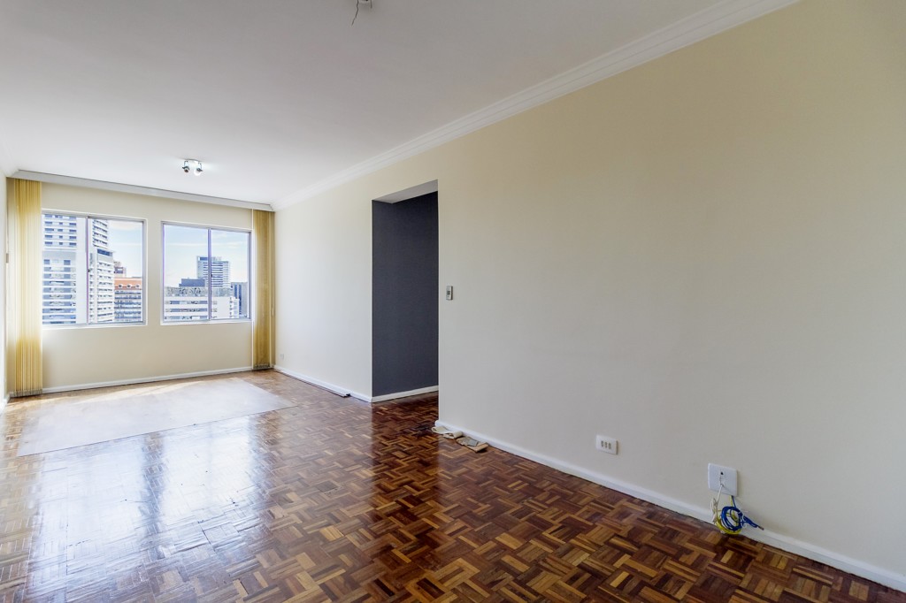 Apartamento para locacao no Centro em Curitiba com 70,92m² por R$ 1.980,00