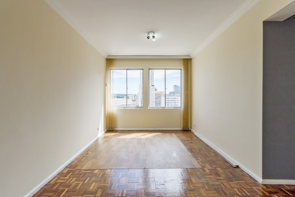 Apartamento para locacao no Centro em Curitiba com 70,92m² por R$ 1.980,00
