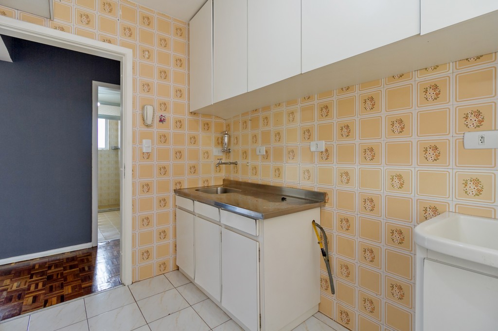 Apartamento para locacao no Centro em Curitiba com 70,92m² por R$ 1.980,00