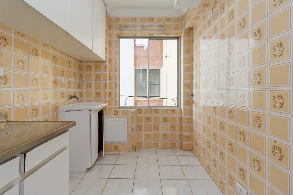 Apartamento para locacao no Centro em Curitiba com 70,92m² por R$ 1.980,00