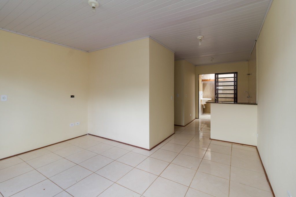 Casa Residencial para locacao no Santa Candida em Curitiba com 50m² por R$ 1.925,00