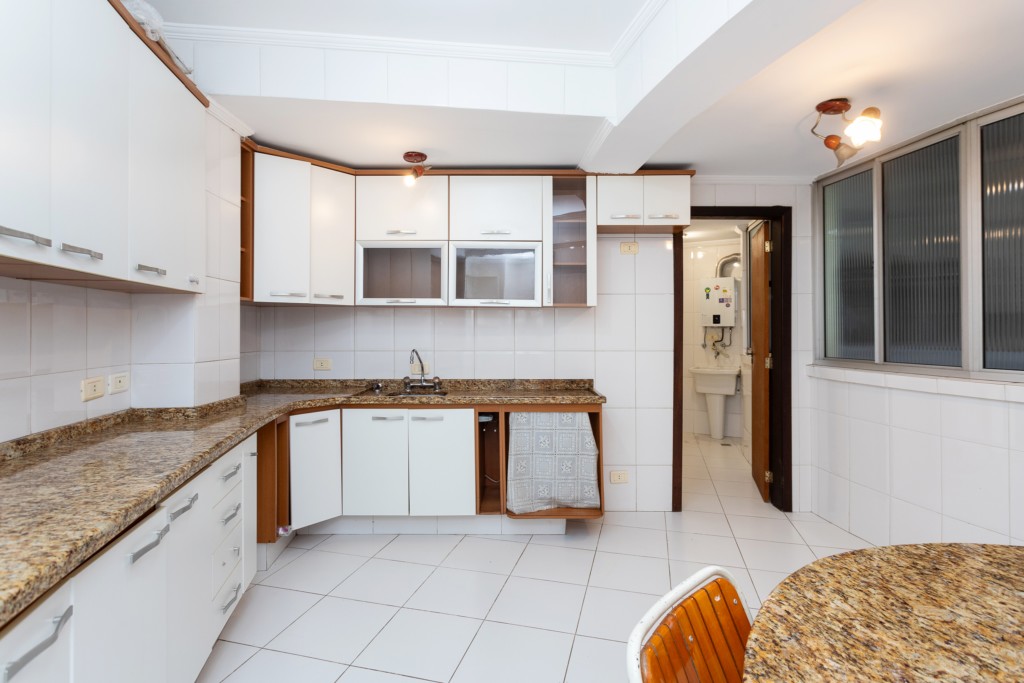 Apartamento para venda no Centro em Curitiba com 140,17m² por R$ 480.000,00