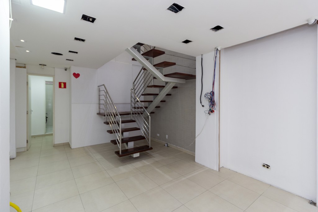 Loja para locacao no Centro em Curitiba com 44,7m² por R$ 3.850,00