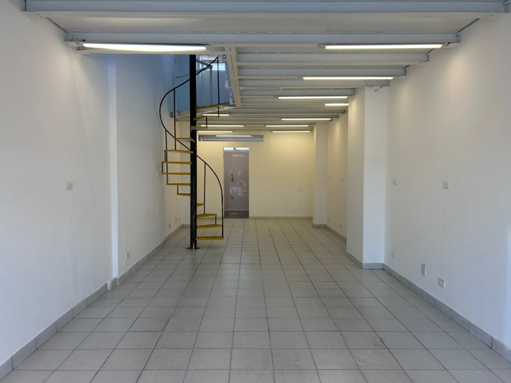 Loja para locacao no Centro em Curitiba com 80m² por R$ 4.180,00