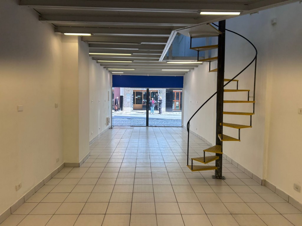 Loja para locacao no Centro em Curitiba com 80m² por R$ 4.180,00