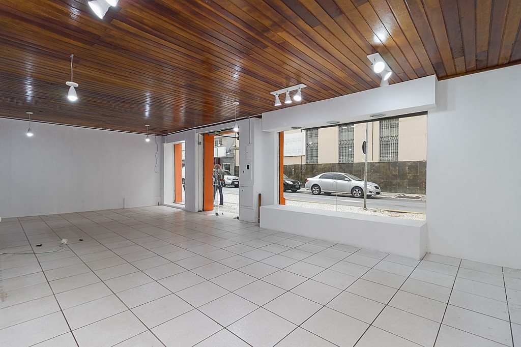 Loja para locacao no Centro em Curitiba com 51,2m² por R$ 3.520,00