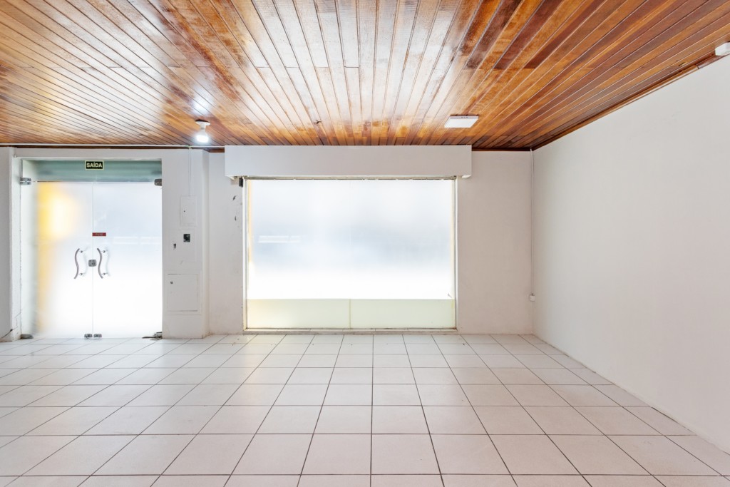 Loja para locacao no Centro em Curitiba com 51,2m² por R$ 3.520,00