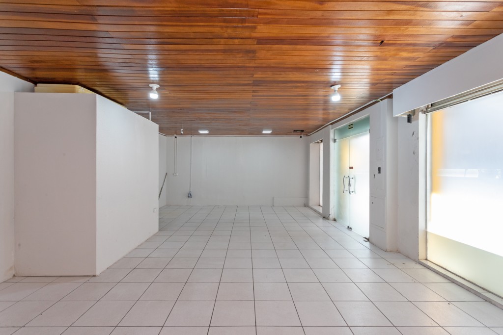 Loja para locacao no Centro em Curitiba com 51,2m² por R$ 3.520,00