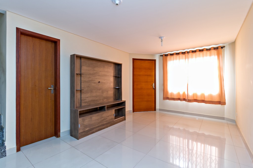 Casa Residencial para locacao no Santa Candida em Curitiba com 135,65m² por R$ 3.300,00