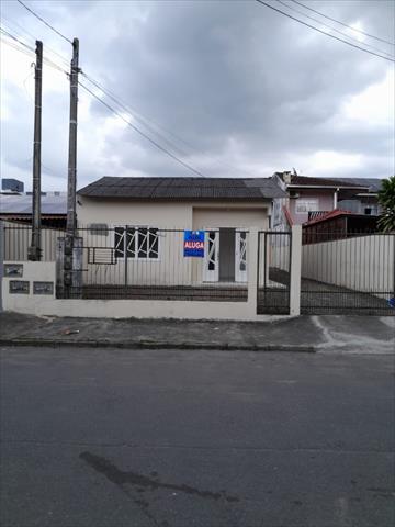 Residência para locacao no Adhemar Garcia em Joinville com 300m² por R$ 1.600,00