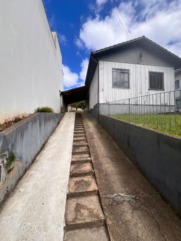 Casa Madeira para locacao no Centro I Baixada em Mafra com 467,5m² por R$ 1.440,00