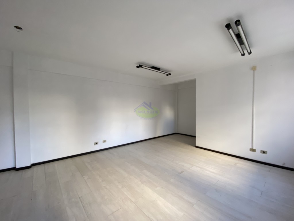 Sala para locacao no Centro em Rio Negro com 25,04m² por R$ 960,00