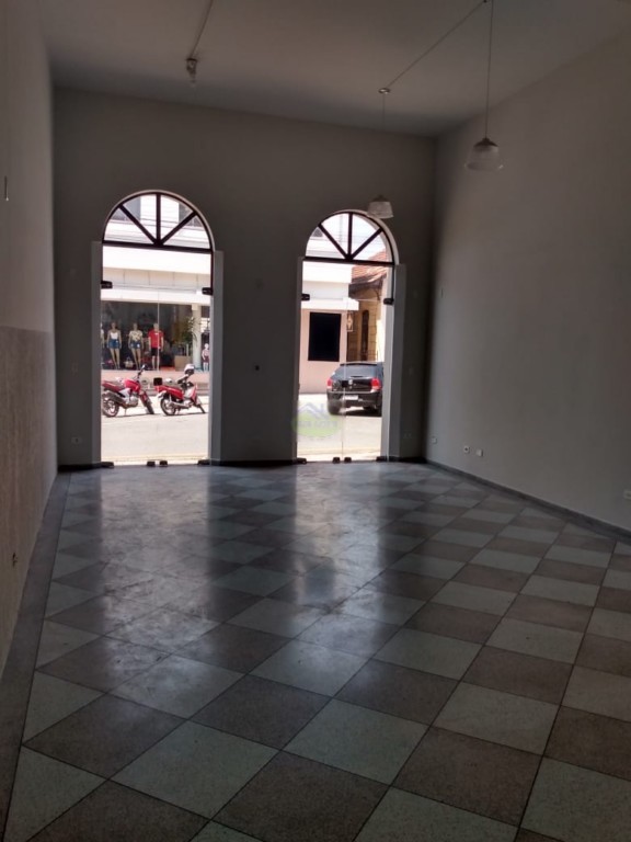 Loja para locacao no Centro em Rio Negro com 51,85m² por R$ 2.400,00