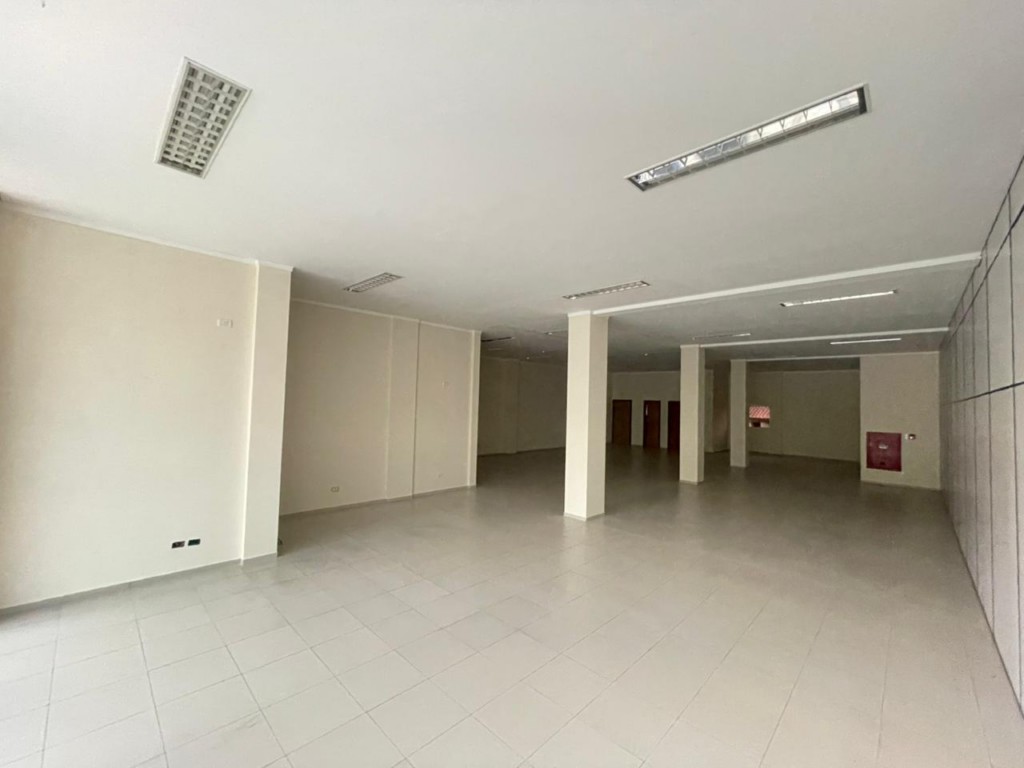 Loja para locacao no Centro I Baixada em Mafra com 198m² por R$ 8.760,00