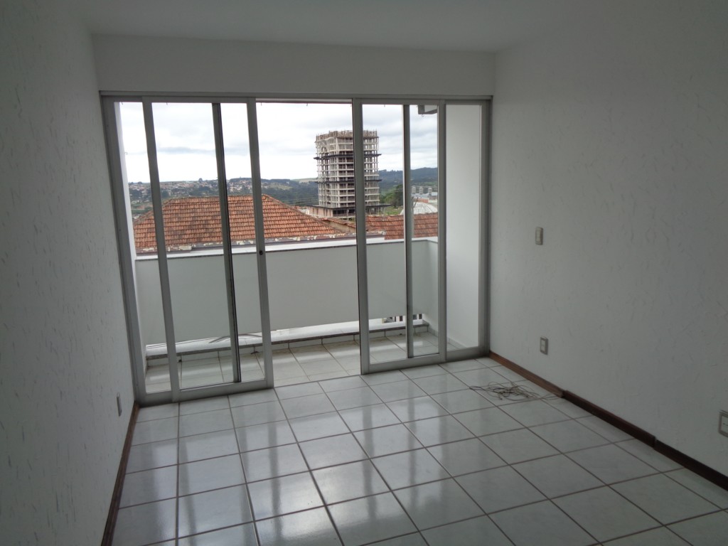 Apartamento para locacao no Centro em Mafra com 132,65m² por R$ 1.788,00