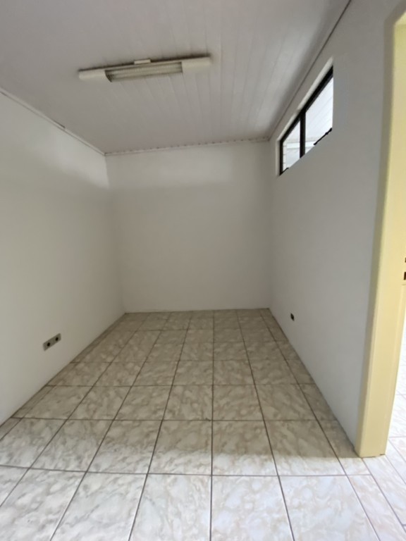 Sala para locacao no Centro em Rio Negro com 121,9m² por R$ 1.560,00