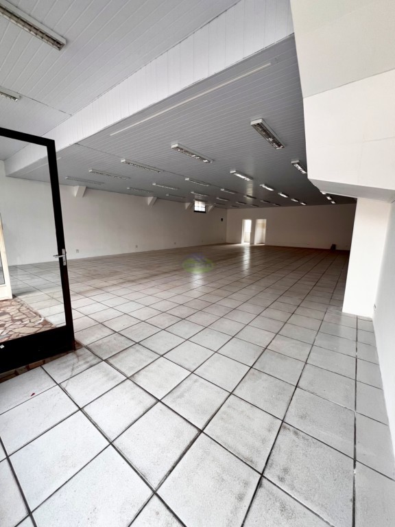 Loja para locacao no Centro em Rio Negro com 200m² por R$ 9.480,00