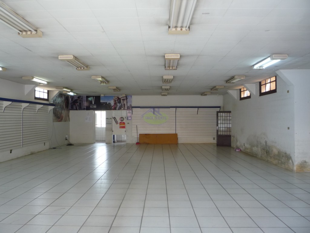 Loja para locacao no Centro em Rio Negro com 200m² por R$ 9.480,00