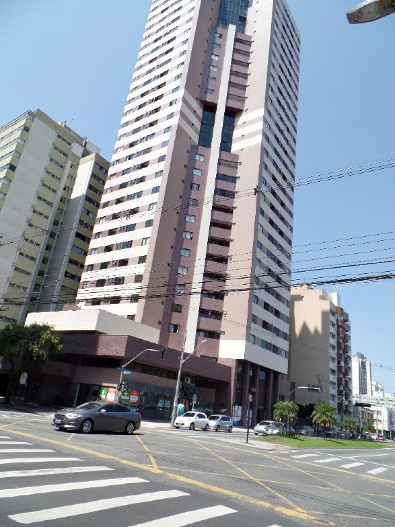 Apartamento para locacao no Centro em Curitiba com 0m² por R$ 2.400,00