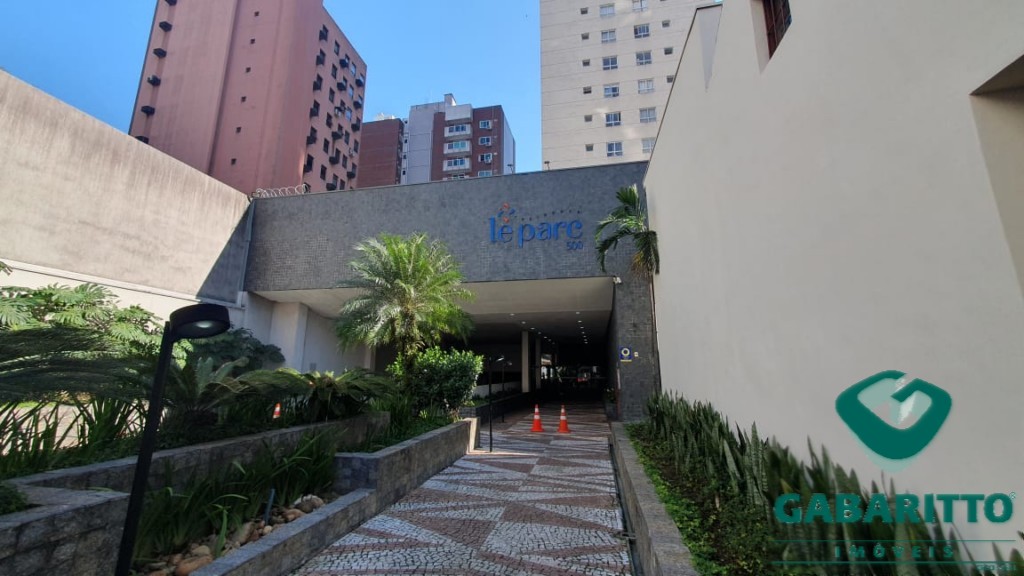 Apartamento para locacao no Centro em Curitiba com 47m² por R$ 2.200,00