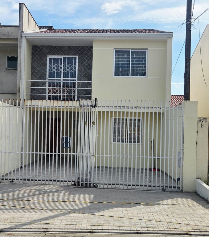 Sobrado para locacao no Xaxim em Curitiba com 142,19m² por R$ 3.311,11
