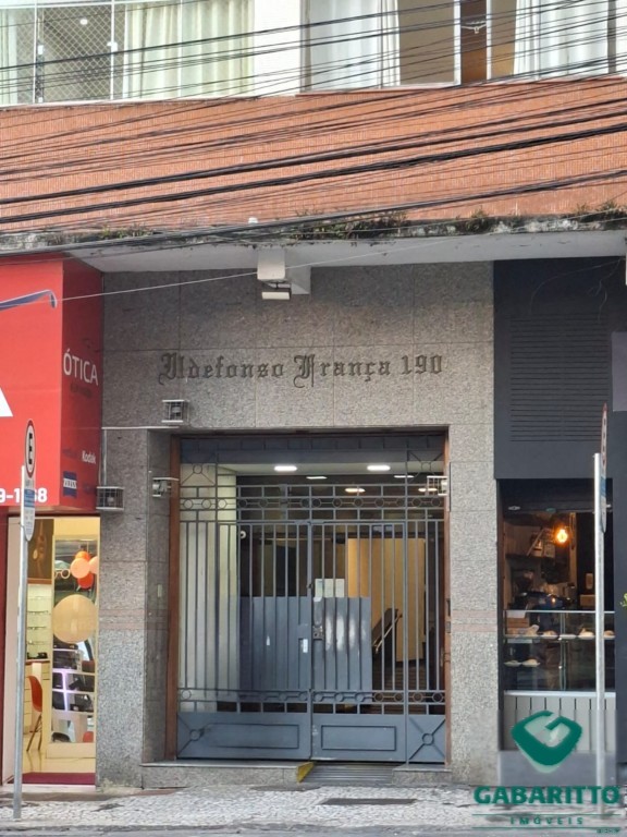 Apartamento para locacao no Centro em Curitiba com 75,3m² por R$ 2.600,00