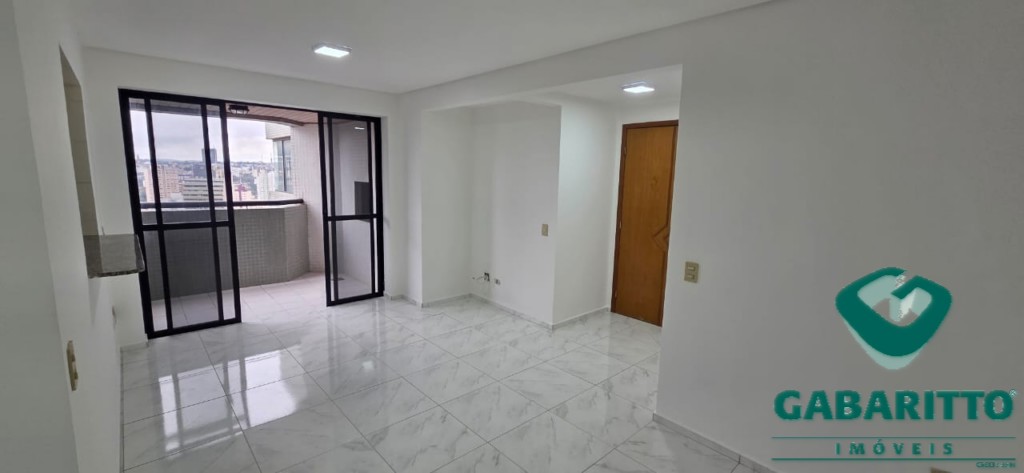 Apartamento para locacao no Centro em Curitiba com 66,8m² por R$ 2.400,00