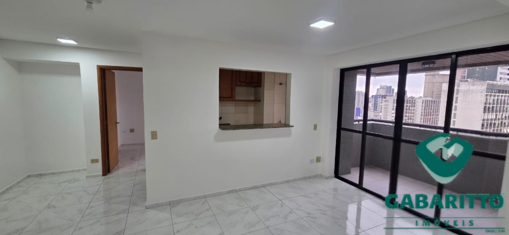 Apartamento para locacao no Centro em Curitiba com 66,8m² por R$ 2.400,00