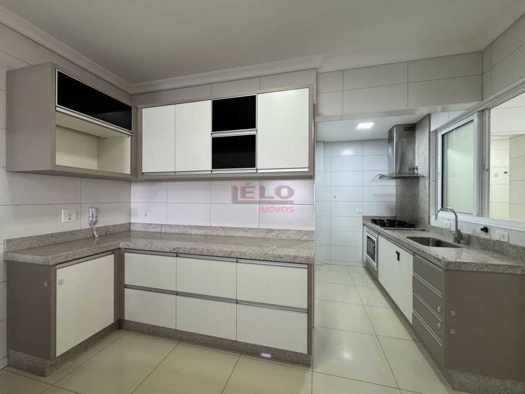 Apartamento para venda no Novo Centro em Maringa com 189m² por R$ 1.100.000,00