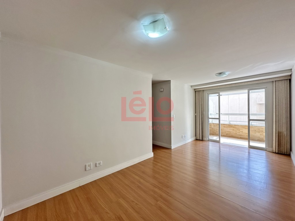 Apartamento para locacao no Zona 08 em Maringa com 111,58m² por R$ 2.400,00