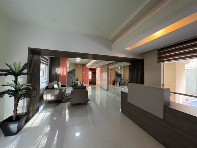 Apartamento para locacao no Zona 07 em Maringa com 105,76m² por R$ 2.000,00