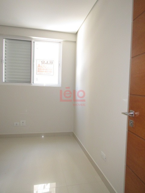 Apartamento para locacao no Novo Centro em Maringa com 175m² por R$ 3.500,00