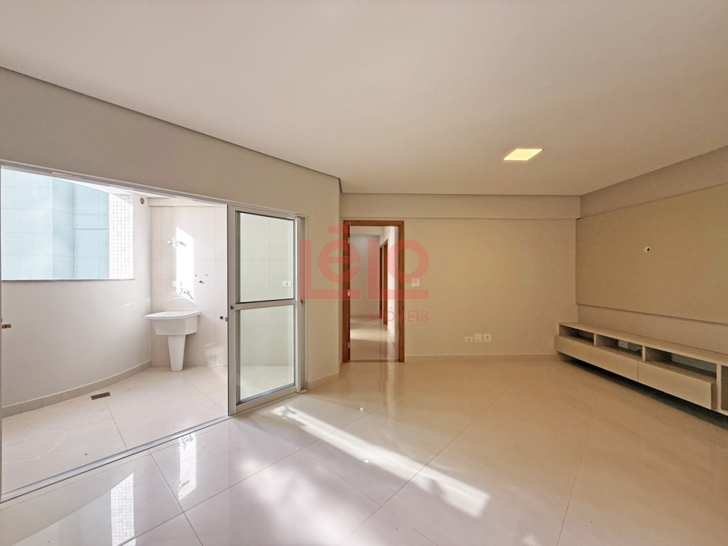 Apartamento para locacao no Novo Centro em Maringa com 175m² por R$ 2.950,00