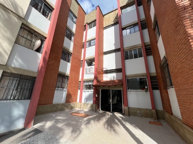 Apartamento para locacao no Zona 07 em Maringa com 89,64m² por R$ 1.400,00