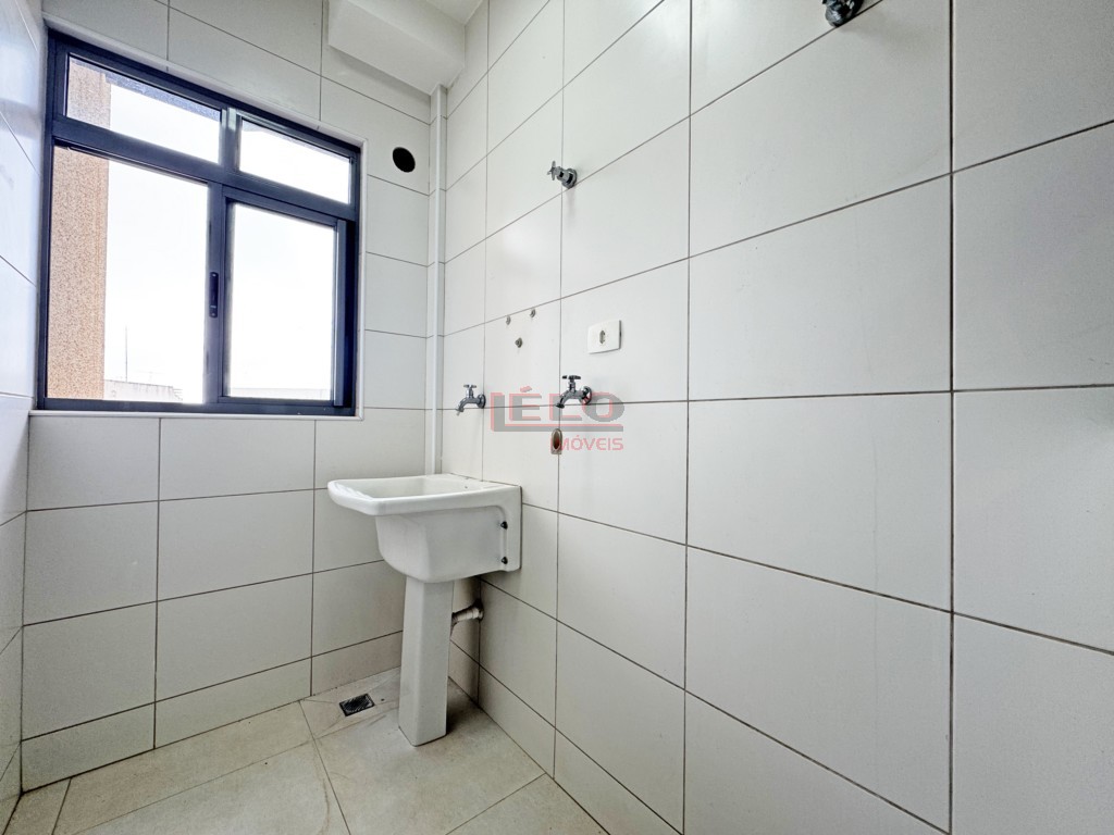 Apartamento para locacao no Zona 07 em Maringa com 113,57m² por R$ 1.950,00