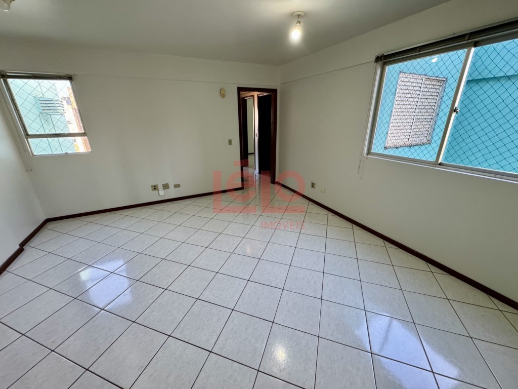 Apartamento para locacao no Zona 07 em Maringa com 128,28m² por R$ 2.000,00