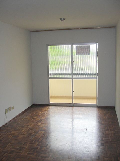 Apartamento para locacao no Zona 07 em Maringa com 99,49m² por R$ 1.300,00