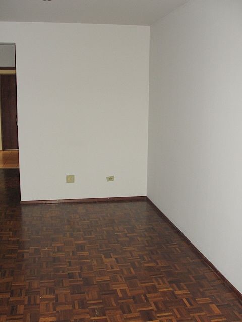 Apartamento para locacao no Zona 07 em Maringa com 99,49m² por R$ 1.300,00