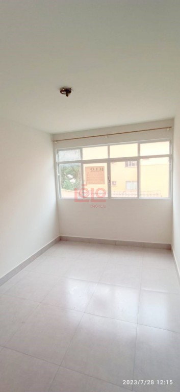 Apartamento para locacao no Zona 07 em Maringa com 90,02m² por R$ 1.300,00