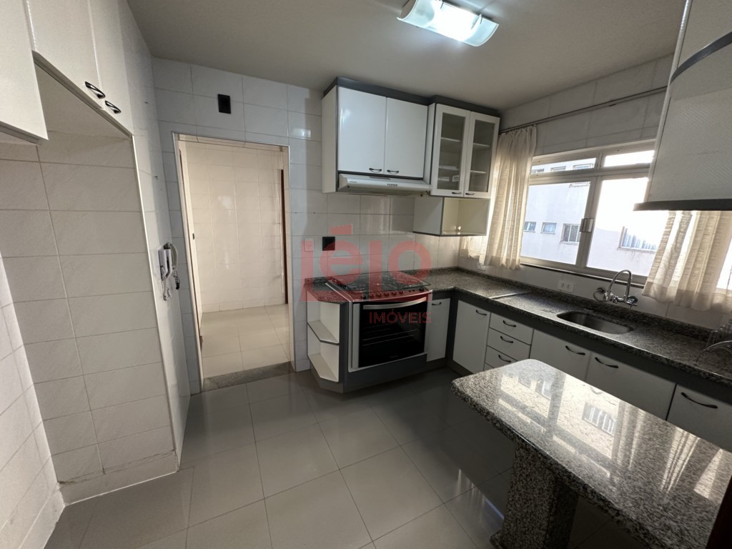 Apartamento para locacao no Zona 07 em Maringa com 223,14m² por R$ 3.000,00